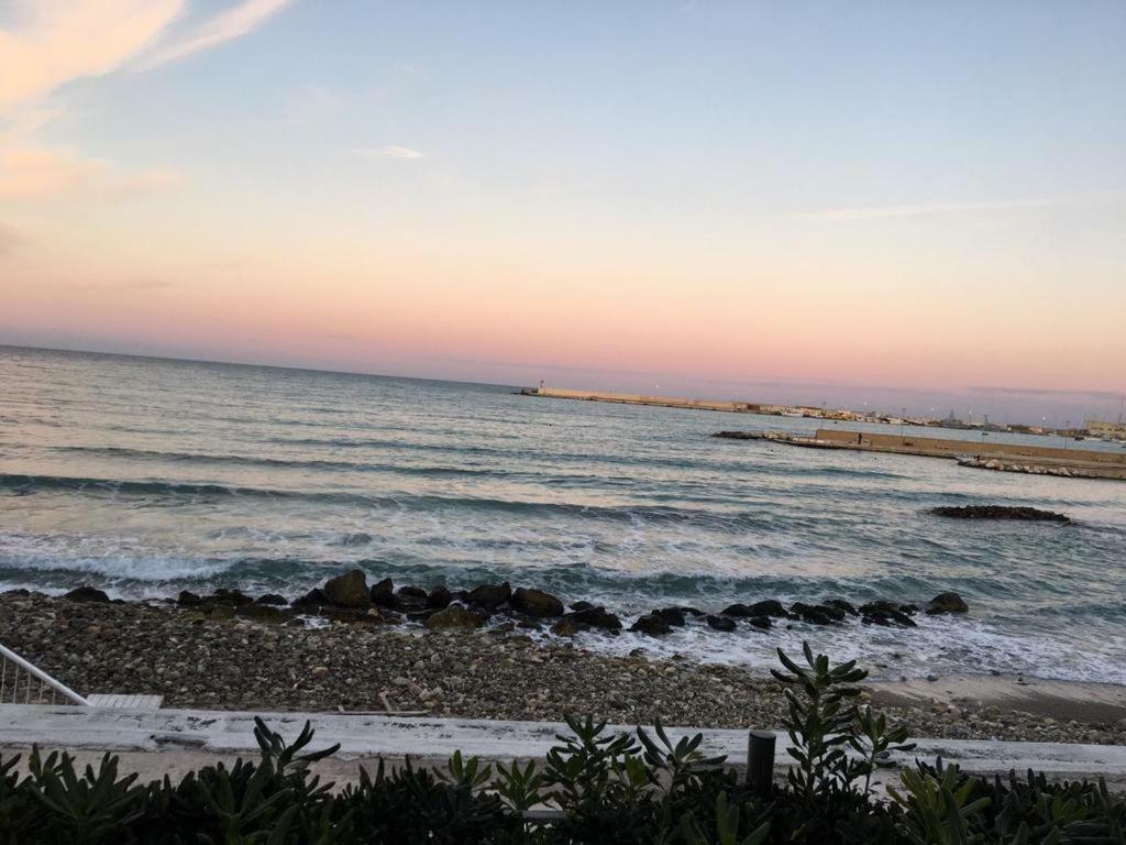 Apartmán La Terrazza Sul Castello Palmariggi Exteriér fotografie
